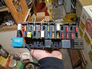 International 4900 DT 466 1995 cabina de camión panel de relé de fusibles sin probar - Imagen 1 de 14