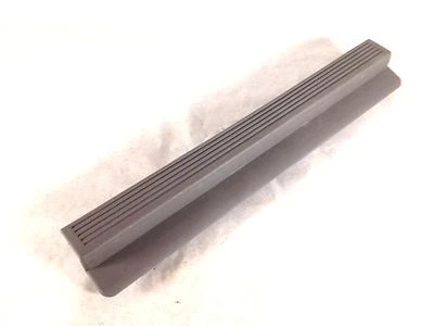 Placa Step Sill 1998-2002 Grand Marquis Crown Victoria lado derecho   Foto 1 de 3