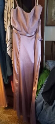 Vestido de Dama de Honor David Por Galina Signature Line Foto 1 de 4