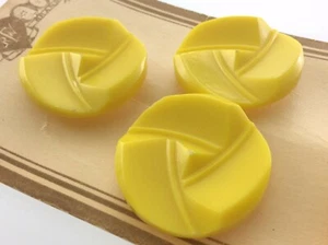 New Old Stock Set of 3 Vintage Heart Brand Yellow Geometric Buttons 1in 263D - Picture 1 of 6