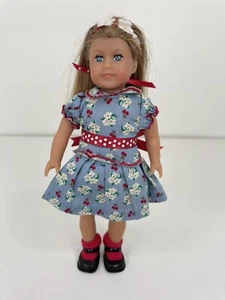 AMERICAN GIRL MINI BAMBOLA 6,5” Emily Bennet 2011 abito a fiori con nastro scarpe - Foto 1 di 13