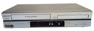 Hitachi DVD/VCR Kombiplayer DV-PF7E (UK) silber ungetestet - Bild 1 von 6