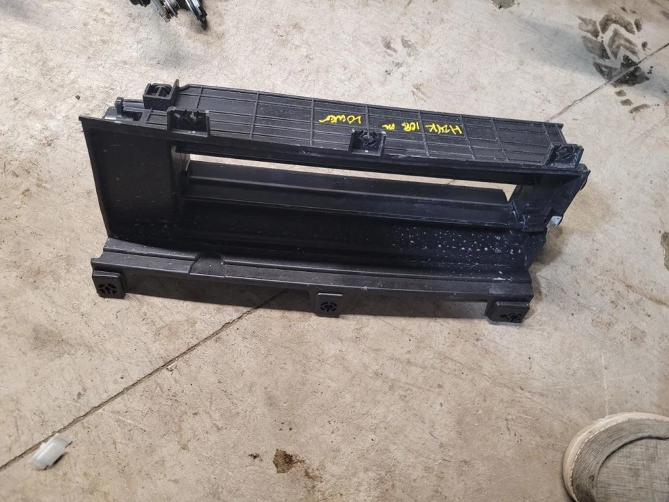 Air Shutter Korea Built Hybrid Lower Fits 23 SPORTAGE 2038905 - Image 1 of 4