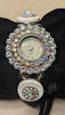Reloj para mujer Geneva vintage platino AB cristales y pedrería batería nueva  Foto 1 de 4
