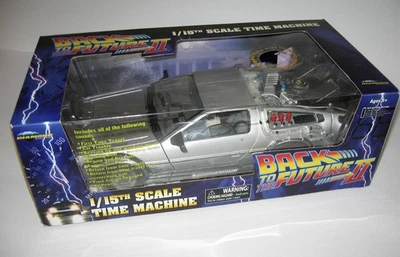 BACK TO THE FUTURE PART II 1/15th DeLorean Time Machine 2011 Diamond Select Foto 1 de 4