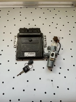 OEM 2004-2006 Nissan Sentra ECM Engine Module Switch Key Transponder MEC63-340 — 第 1/4 张图片