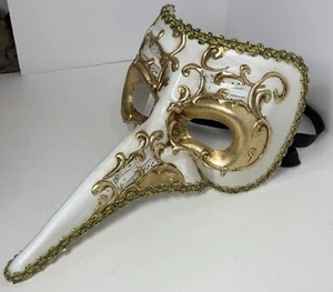 MÁSCARA DE MASCARADA VENECIANA ITALIANA Nariz Larga Pico Oro Blanco Notas Musicales Difícil de encontrar - Imagen 1 de 15