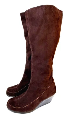 Botas altas WhatsWhat by Aerosoles Gather redondas marrón gamuza cuña cremallera para mujer talla 8 Foto 1 de 4