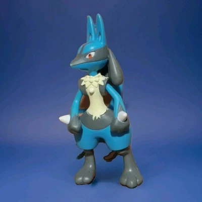 Figura Articulada Gamefreak Lucario Pokémon 2007 Nintendo/JAKKS Pacific 3.5"  Foto 1 de 3