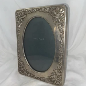 Vintage 8x6 versilberter Bilderrahmen mit 4x6 ovalen Fenstern, verzierte Hochzeitsglocken - Bild 1 von 6