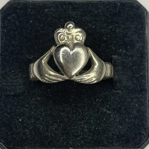 Anillo irlandés Claddagh celta de plata de ley 925 vintage 4,4 g gramos talla 7 - Imagen 1 de 3