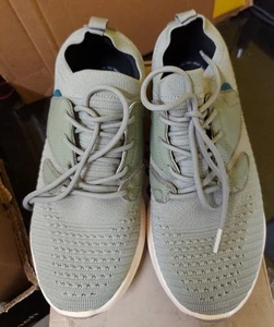 Vessi M8 everyday move sneaker algae green she2agm08.preowned. - Picture 1 of 6