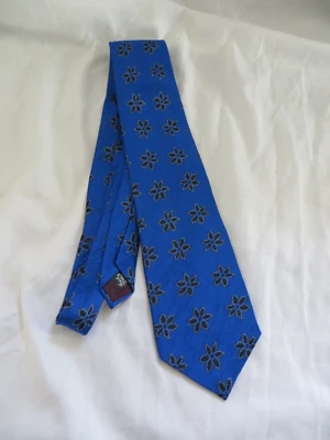 Corbata Guy Laroche 100% Seda Texturizada Hecha en Canadá Floral Azul Negro Foto 1 de 4