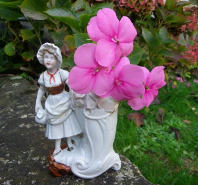 VASE ANCIEN EN PORCELAINE - ART NOUVEAU - PORTEUSE D' EAU - BOUQUETIÈRE FIN XIXe - Photo 1/4