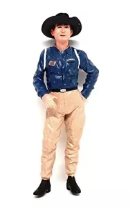 Figurina Le Mans Miniatures scala 1/18 FLM118046-P2 - Mr Carroll con cappello 1966 - Foto 1 di 5