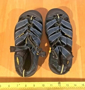 Sandalias Keen Newport talla 2 niños muy limpias  - Imagen 1 de 5