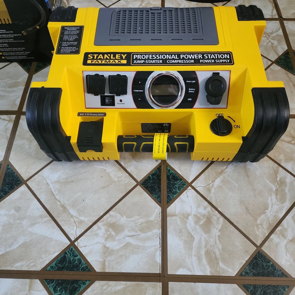 Central eléctrica Stanley 700A Instantánea/1400A Peak Prof con Compresor, 500W SOLO PIEZAS Foto 1 de 4