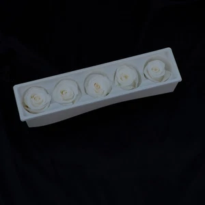 Preserved Rose White Dried Flower 5 stems with a size of approximately 6 cm - Picture 1 of 3