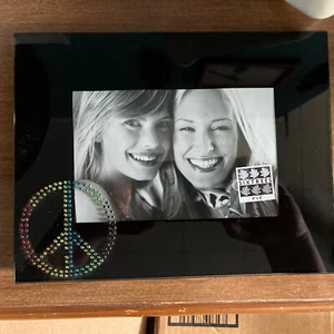 Peace Black Glass Picture Photo Frame With Jeweled Peace Symbol for 4"x6" photo - Picture 1 of 3