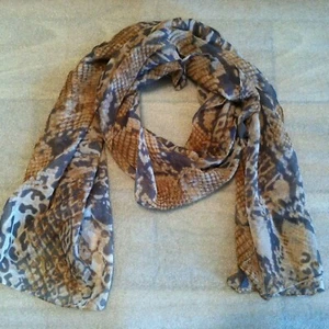 NWT Charming Charlie Animal Print Scarf Length 70" x Width 19.5" (Polyester) - Picture 1 of 9