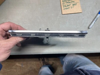 Dodge Charger 1968 control de calefacción sin aire acondicionado 68 solo un bonito cromo pero necesita TLC Foto 1 de 4