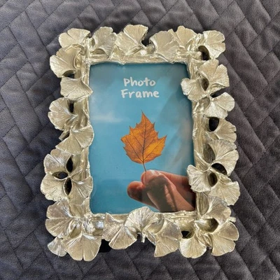 Elegante marco de fotos plateado de hoja de ginkgo pantalla de mesa Foto 1 de 4