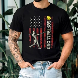 Maglietta Softball Papà Bandiera Americana, Regalo Festa del Papà Patriottico per Papà Sportivi - Foto 1 di 7