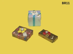 3 REGALI CONFEZIONATI CON FIOCCHI DI FANTASIA Set miniature casa delle bambole scala 1:12 11 - Foto 1 di 1