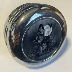 Tombstone Pin-Up Harley Davidson Chrome Horn Cover for HD Big Twin models - Foto 1 di 3
