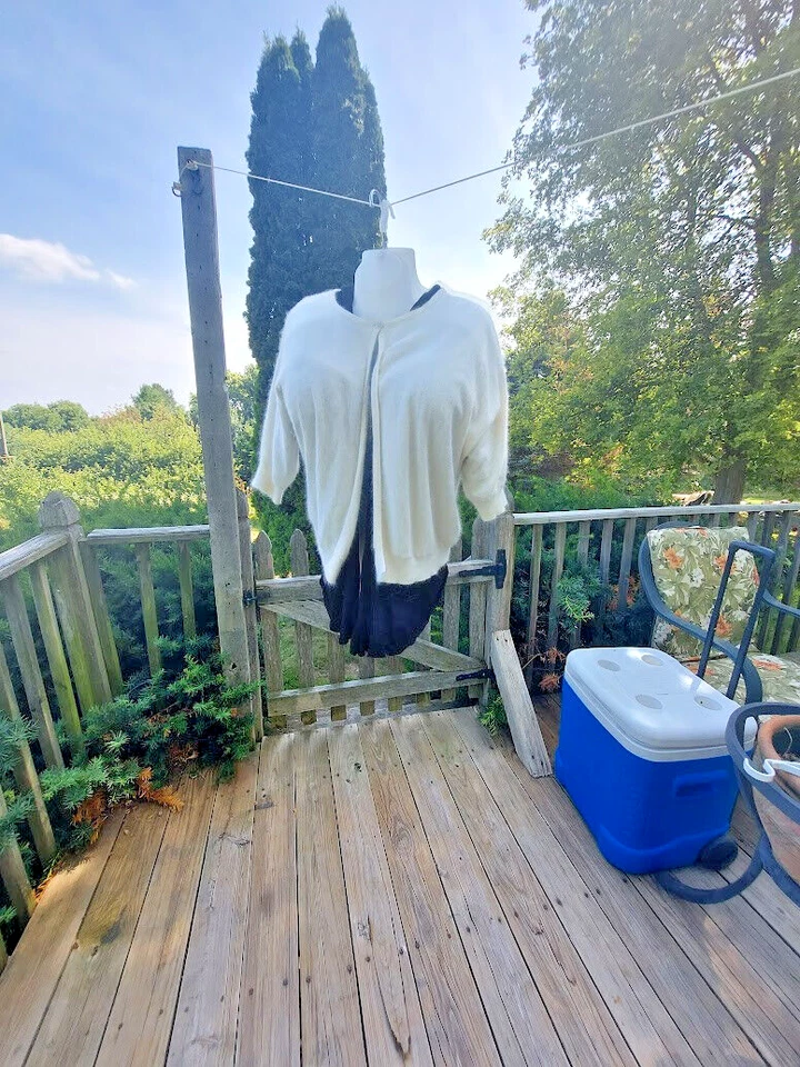 Suéter y sudadera con capucha negra 2 piezas para mujer Torrid 4 Fuzzy Angora mezcla de lana marfil Foto 1 de 4