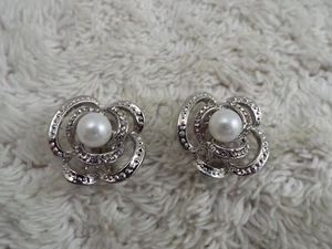 Pendientes de clip con cuentas blancas de diamantes de imitación plateados (D71) - Imagen 1 de 2