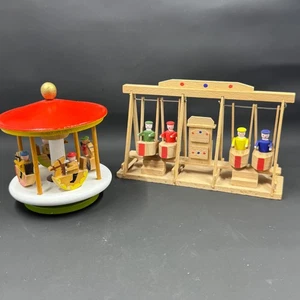 Lote de estatuillas vintage mini carrusel y columpio de madera alemán 2,5" 2,75" arte popular - Imagen 1 de 13