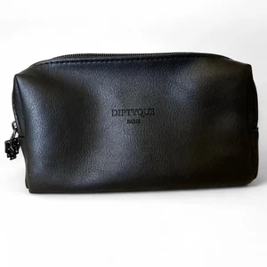 DIPTYQUE Qatar Airways Business Class Amenity Kit e custodia da viaggio  - Foto 1 di 9