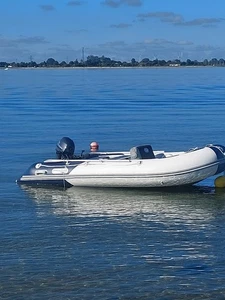 Schlauchboot mit Außenborder Yamaha 4 Takt 8 PS - Bild 1 von 6