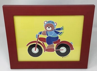 Oso de peluche Nursery Shelly Rasche en motocicleta marco rojo impresión de vidrio 12" X 9,5" Foto 1 de 4