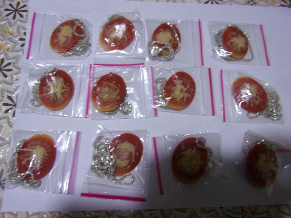 segni zodiacale in pasta di corallo - Immagine 1 di 2