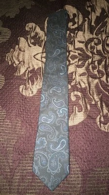 Mens John Varvatos brand new green/gray paisley tie - Image 1 of 4