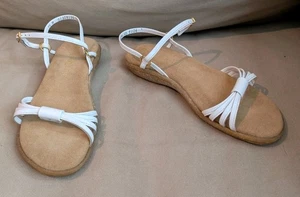 Sandalias GH Bass Sunjuns blancas planas de cuero con tiras hebilla dorada talla 7,5 M - Imagen 1 de 9