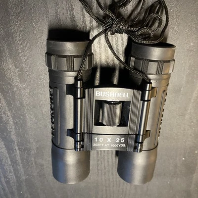 Bushnell Black Compact Folding Binoculars 10 x 25 302 FT. @ 1000yds. - Image 1 of 4