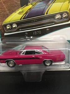 Johnny Lighting 1:64 1970 Plymouth GTX  Moulin Rouge - Picture 1 of 3