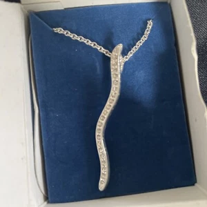 Avon Arlene Necklace Silver Plated NEW/BOXED - Picture 1 of 6