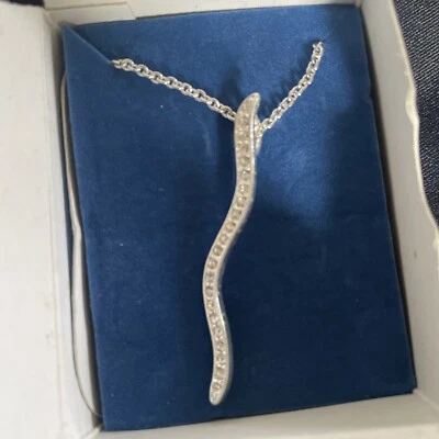 Collar Avon Arlene enchapado en plata NUEVO/EN CAJA Foto 1 de 4