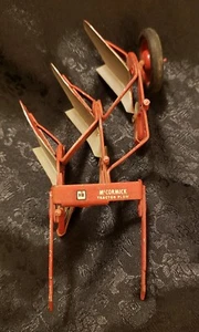 1954 ESKA IH Int. Harvester McCormick Tractor Plow 3 Bottom 1:16 Scale RARE!!!! - Picture 1 of 18