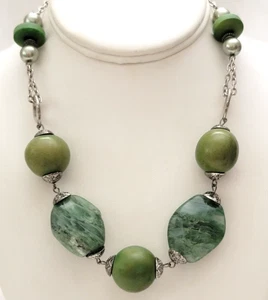 Vintage Reticulated Acrylic Green Faux Stones Silver Tone Beaded Necklace 17.5"L - Picture 1 of 8