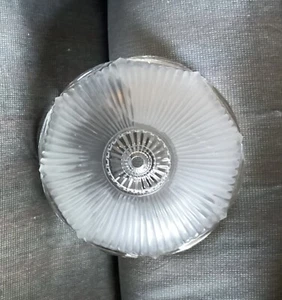 "Pantalla de lámpara de vidrio de corte de cristal circular grande pesado de 6"" por 10""" - Imagen 1 de 6