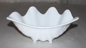 Plastic Shell Giant Bowl Dish White 5-1/2" W X 9" Long X 3-3/4" T /Footed - Picture 1 of 7