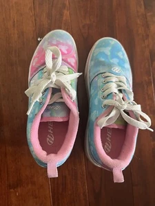 Youth 3 Heelys Heart & Rainbow Lace Up Sneaker - Picture 1 of 4