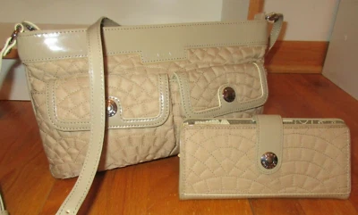 Lote Bandolera Vera Bradley Acolchada con Borde de Charol Bolso de Mano con Cartera Foto 1 de 4