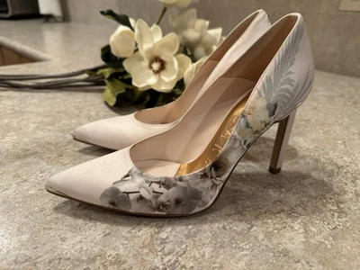 Zapatos de tacón de aguja Ted Baker Mwelni rosa floral satinado 38,5 EE. UU. 8 Foto 1 de 4