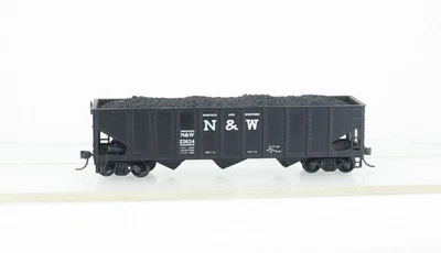 HO Scale Roundhouse Norfolk & Western 3 Bay Rib Side W/ Load & Kadees N&W 22624 - Image 1 of 4